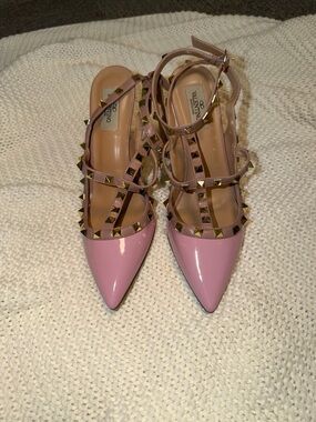 Valentino Garavani Pink Patent Leather Rockstud Pointed Slingbacks